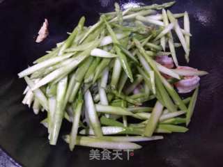芦笋炒虾仁的做法步骤：7