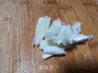 洋白菜素炒饼的做法步骤：1