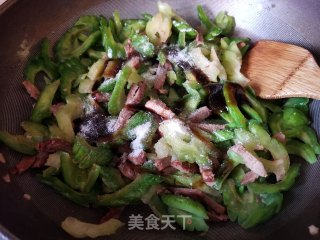 叉烧炒苦瓜的做法步骤：10