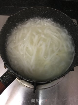 牛腩卤蛋粿条汤的做法步骤：14