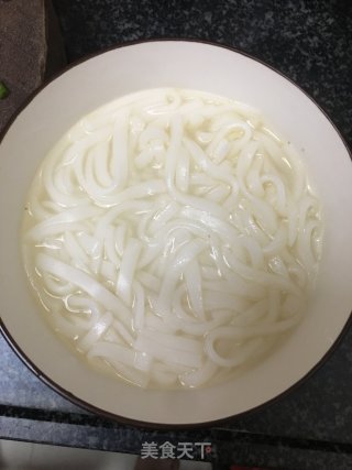 牛腩卤蛋粿条汤的做法步骤：15