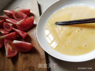 西红柿炒鸡蛋的做法步骤：2