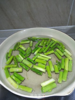 杏鲍菇香肠炒芦笋的做法步骤：4