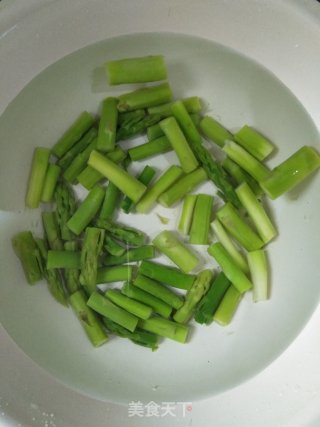 杏鲍菇香肠炒芦笋的做法步骤：5