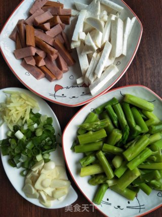杏鲍菇香肠炒芦笋的做法步骤：8