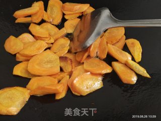 清炒胡萝卜的做法步骤：3