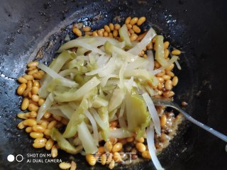 黄豆炒榨菜的做法步骤：5