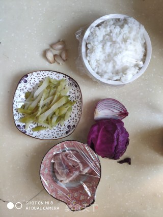 榨菜   肉丁榨菜炒饭的做法步骤：1