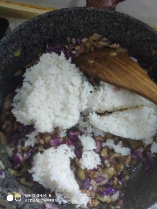 榨菜   肉丁榨菜炒饭的做法步骤：8
