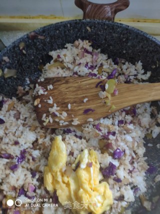 榨菜   肉丁榨菜炒饭的做法步骤：9