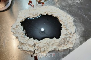 黑糖豆沙蛋黄月饼的做法步骤：4
