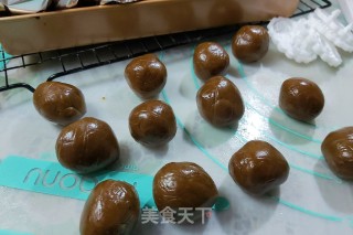 黑糖豆沙蛋黄月饼的做法步骤：9