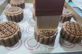 黑糖豆沙蛋黄月饼的做法步骤：15