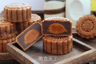黑糖豆沙蛋黄月饼的做法步骤：17