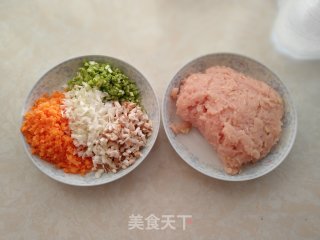 鲜肉大馄饨的做法步骤：1