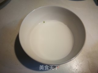 金针菇榨菜蛋花汤的做法步骤：3