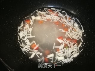金针菇榨菜蛋花汤的做法步骤：7