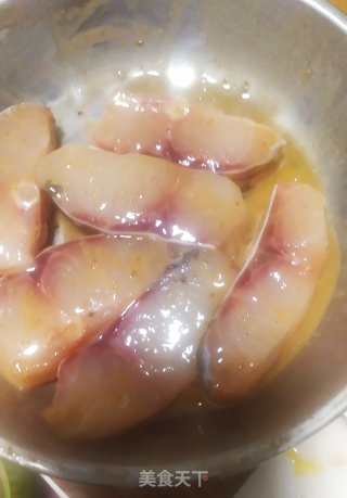 香炸鱼块的做法步骤：3