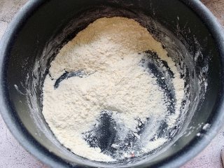 烫面糖饼的做法步骤：2