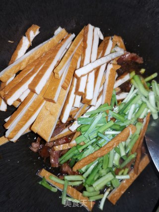 香干韭菜牛肉的做法步骤：5