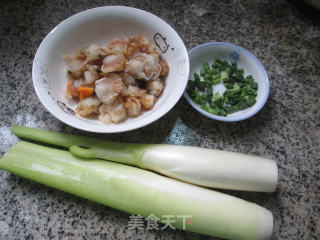 扇贝肉炒茭白的做法步骤：1