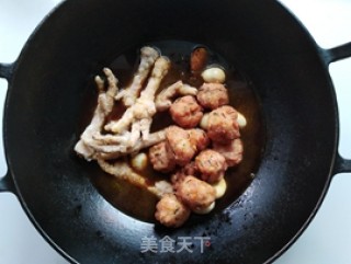 凤爪鹌鹑蛋烧肉圆的做法步骤：9