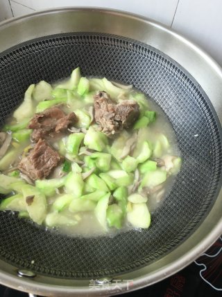 丝瓜排骨汤的做法步骤：18