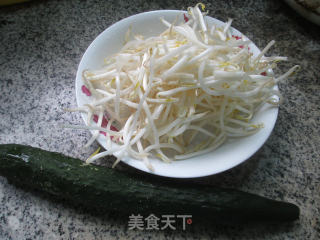 青瓜拌绿豆芽的做法步骤：1