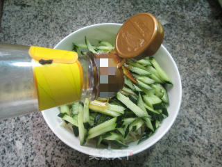 青瓜拌绿豆芽的做法步骤：8
