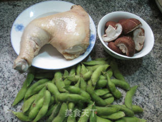香菇毛豆鸡腿汤的做法步骤：1