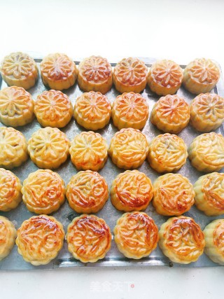 豆沙蛋黄月饼的做法步骤：15