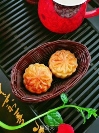 豆沙蛋黄月饼的做法步骤：21