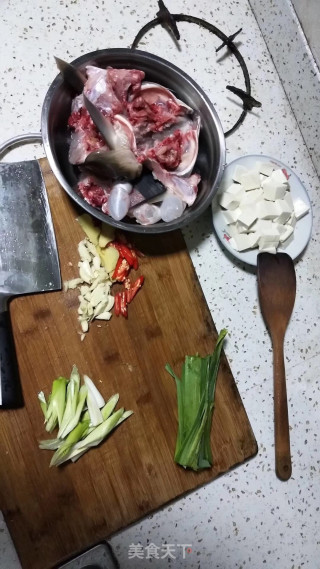 豆腐烧鱼块的做法步骤：1