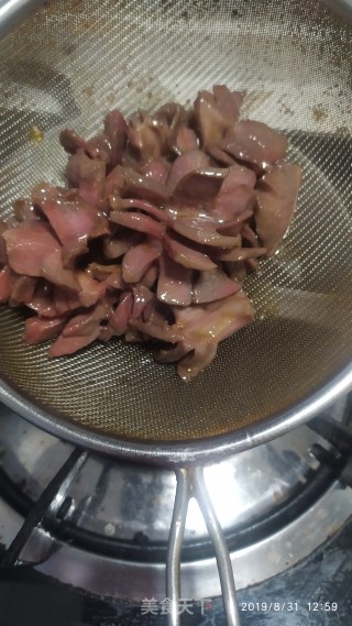 炒鸭肾的做法步骤：4