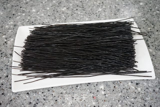凉拌蕨根粉的做法步骤：1