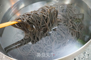 凉拌蕨根粉的做法步骤：3