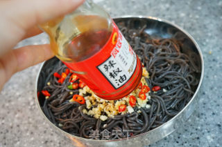凉拌蕨根粉的做法步骤：7