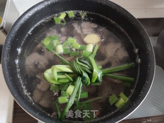 鲜美竹荪鸡汤的做法步骤：6