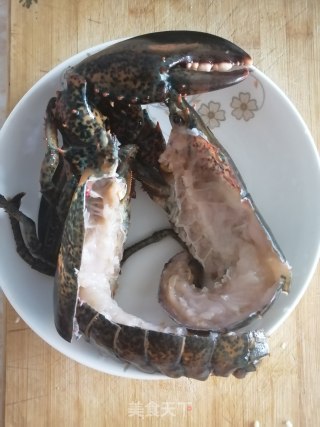 蒜蓉蒸龙虾的做法步骤：2