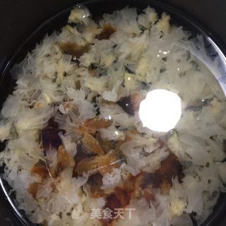 桃胶银耳羹的做法步骤：5