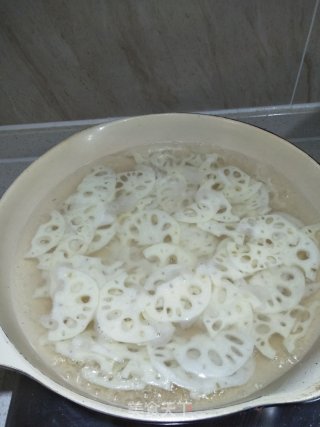 彩椒炒莲藕的做法步骤：3