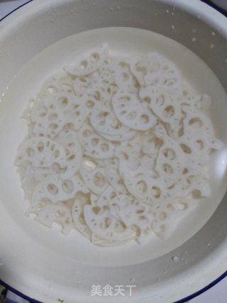 彩椒炒莲藕的做法步骤：4