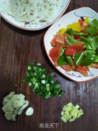 彩椒炒莲藕的做法步骤：6
