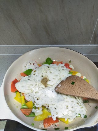 彩椒炒莲藕的做法步骤：9