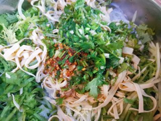东北家常凉菜的做法步骤：11