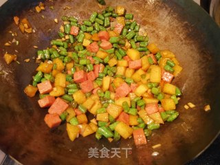 鸡丁豆角焖饭的做法步骤：4