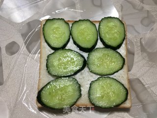 秋林里道斯红肠蔬果三明治的做法步骤：5