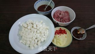 麻辣豆腐的做法步骤：1