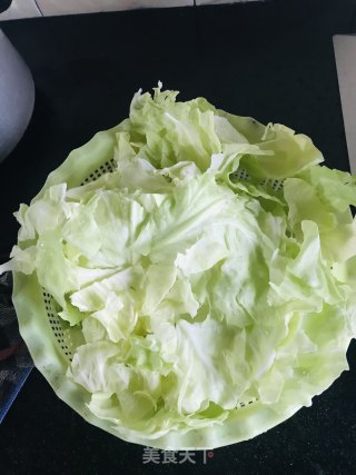 蒜蓉包菜的做法步骤：1