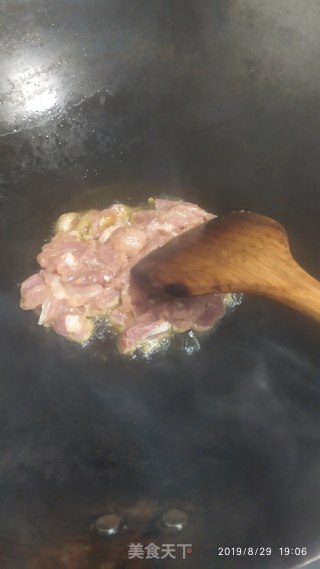 猪肉木耳炒雪豆的做法步骤：6